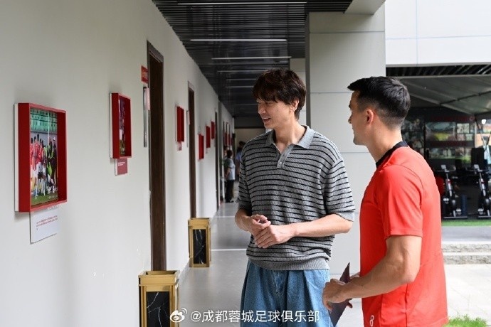 成都蓉城苏见信：足球与音乐的精彩邂逅