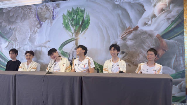 这话一点都不狠！宝蓝：看我们的一号二号种子收拾你们就完事了