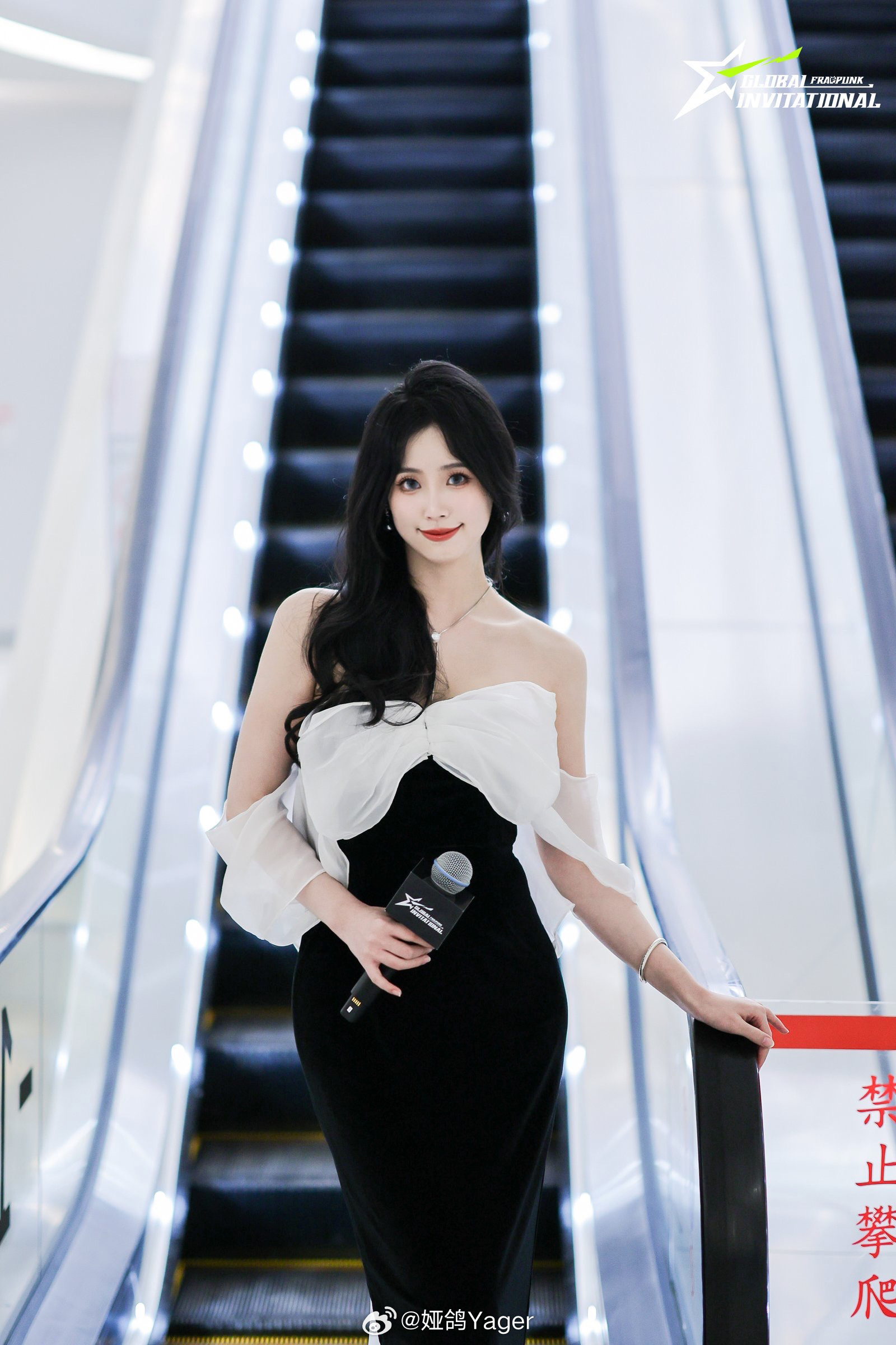 永劫无间美女主持娅鸽晒照：国际赛的线下氛围是真的很好~