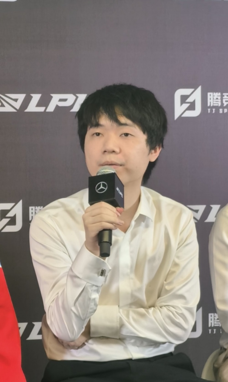 未来可期！WE教练：我们是有冲劲 阳光的队伍 我们的路还有很长