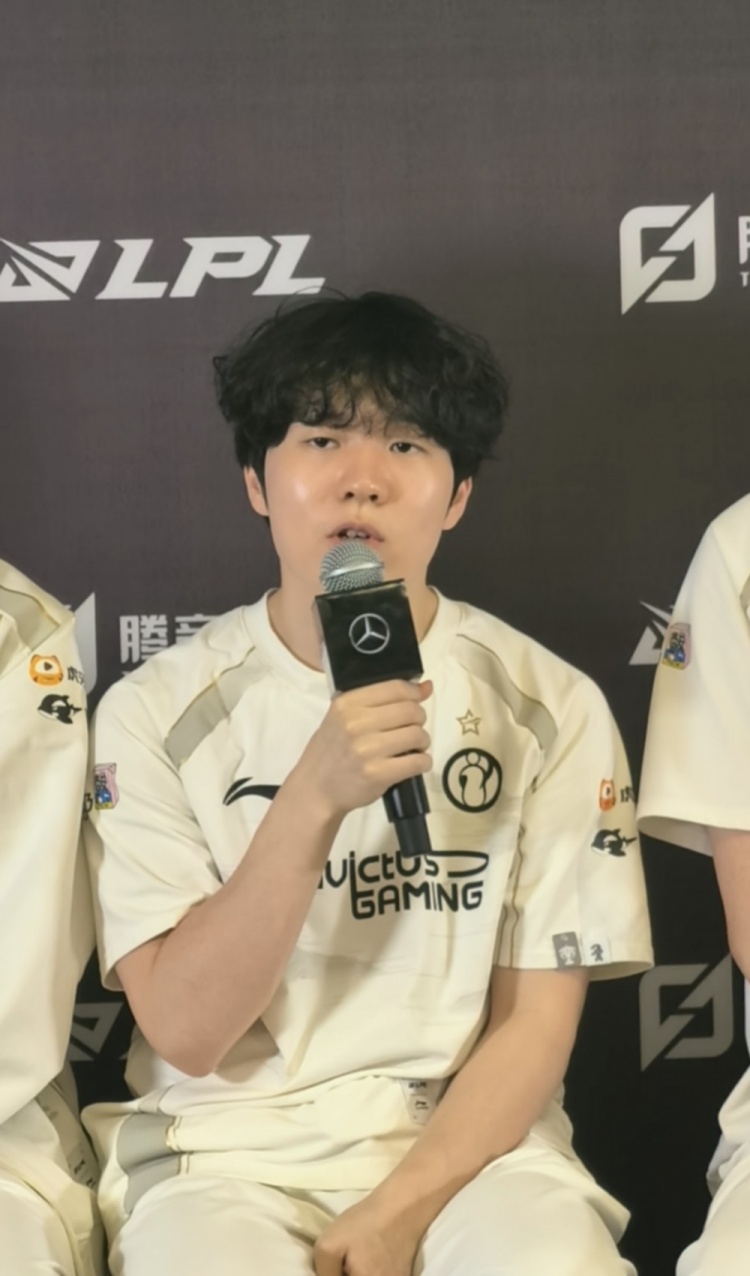 来自老队友的评价！Rookie：Kid是比较会做人的人 解说我们他开心