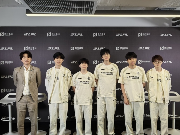 iG赛后群访 Rookie:BLG是很强的对手 我们复盘改正小失误就有机会