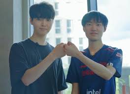 跟着我左手右手一个慢动作！Chovy和Knight连续三次齐聚MSI