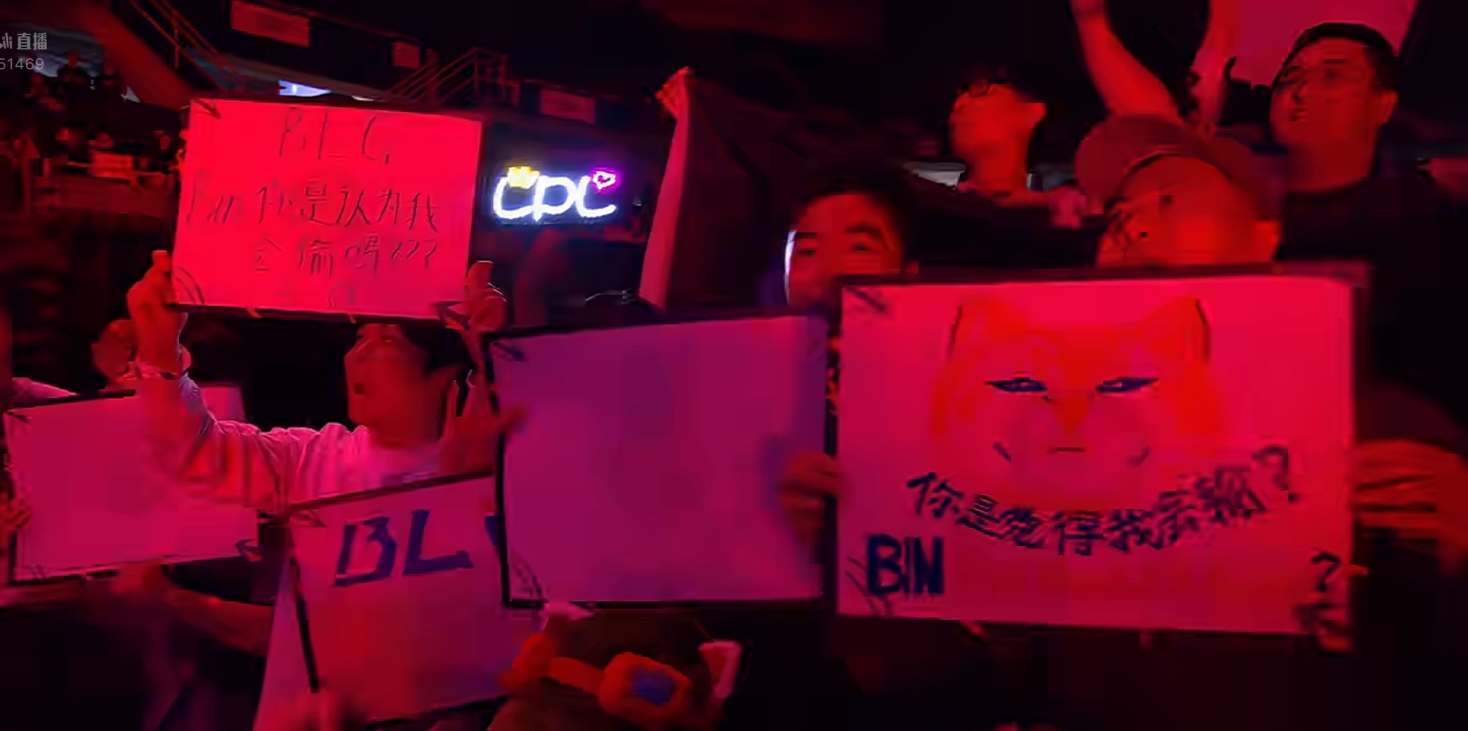 现场粉丝应援牌：你是觉得我会输？听见你说，外战看Bin哥！