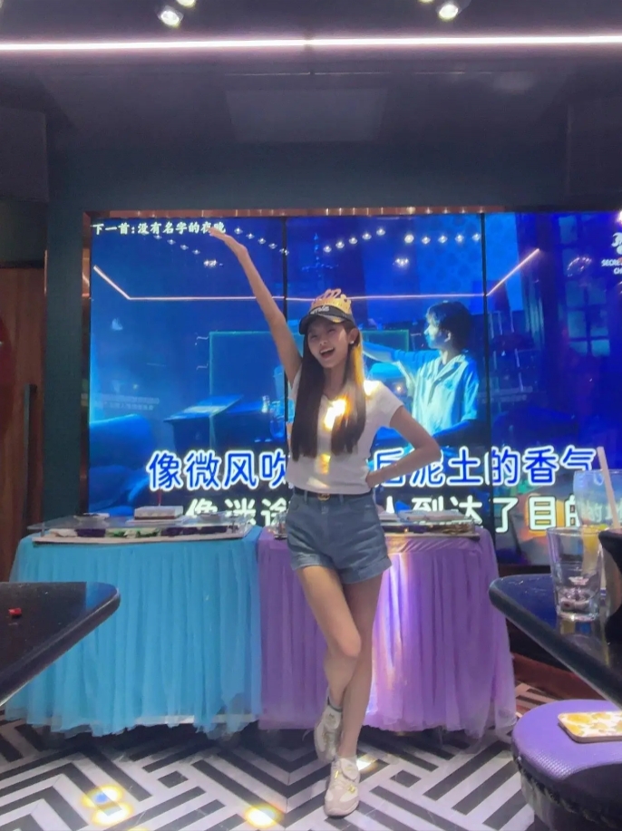 运动风这一块！LPL官方主持泱泱分享生日照片：今天