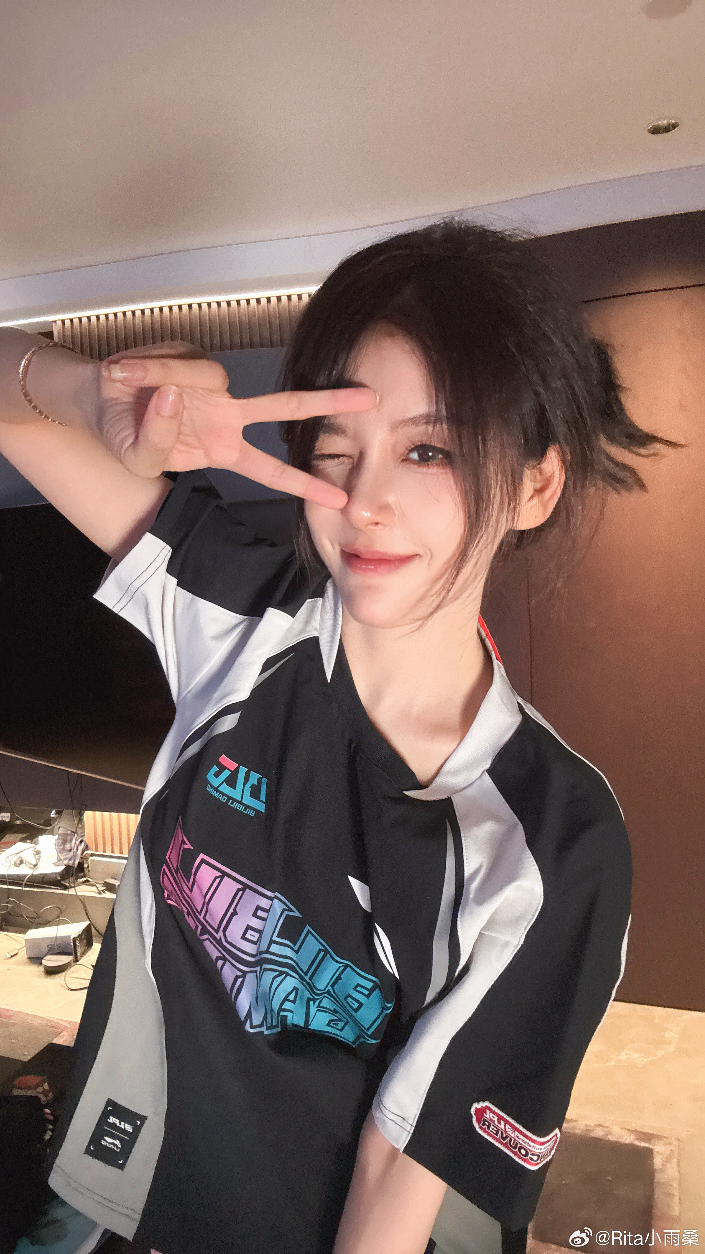 解说Rita更博晒照：帅气！！收到李宁滴出征服！