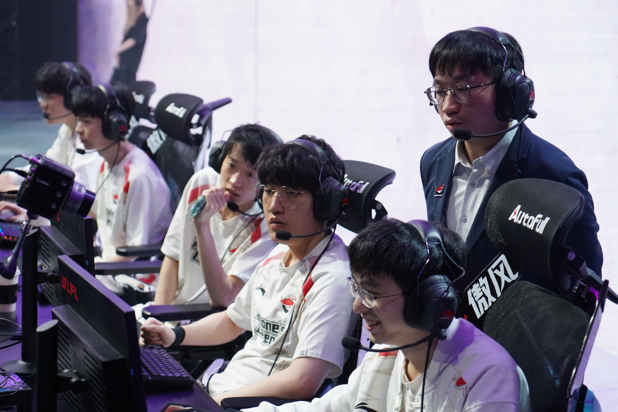 不能一起骂？AL丢赛点超话乱成一锅粥：你骂Tabe我回击圣枪哥 两边相互指责