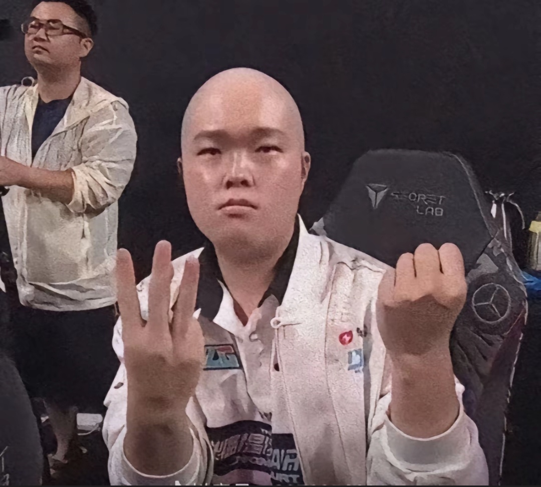 遭T1横扫后BLG.Bin抖音评论区沦陷：被P图成光头+3:0手势嘲讽