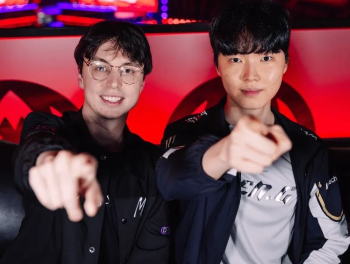 LOL官推晒Caedrel与Chovy合影：