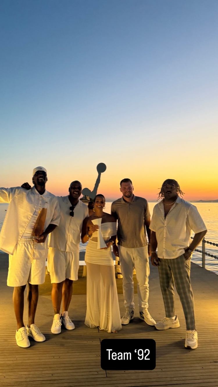 还是乔丹有面！前NBA球员大Q晒乔丹希腊活动现场照可谓众星云集