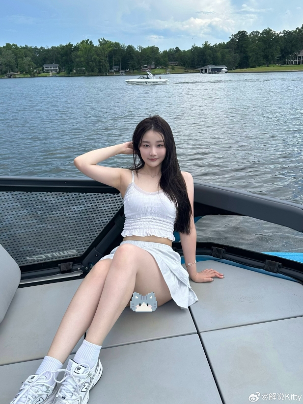 把吧友当外人？解说Kitty晒照：晒晒太阳 ☀️