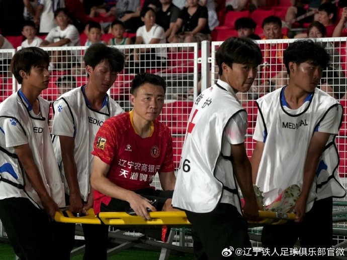 栗鹏赛后前往医院就医经诊断为右胫骨中段骨折祝愿栗鹏早日康复