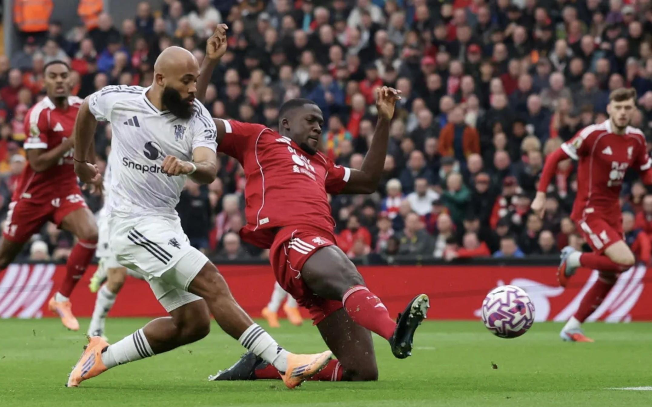 泰晤士报：利物浦的足球在狂攻、浪费机会与防守混乱之间摇摆