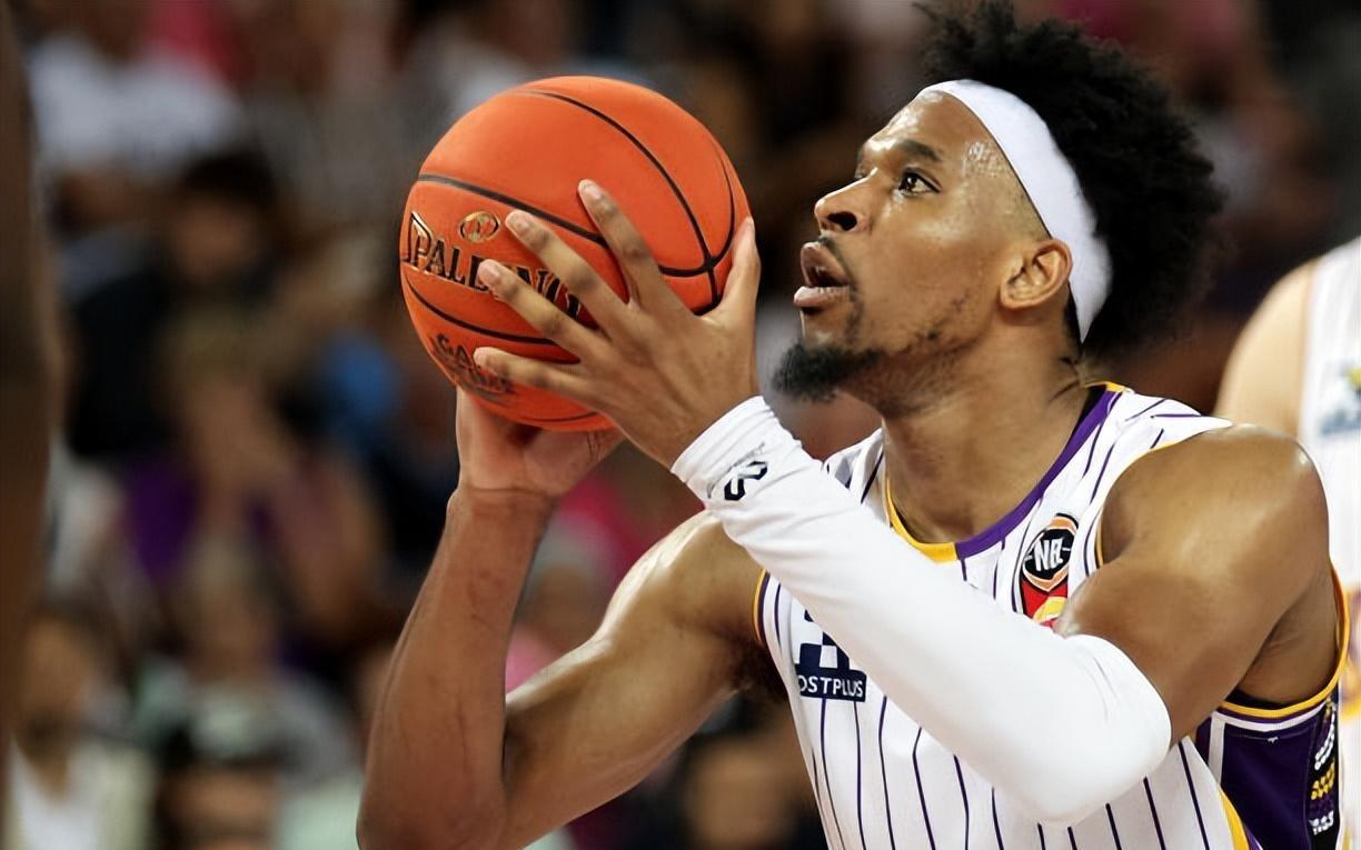 山西队正在接触一名外线大闸，他真的符合CBA对外援的要求吗