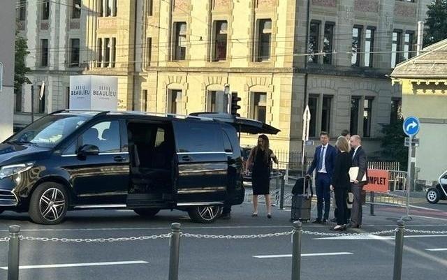 记者：水晶宫带着7箱证据出席CAS听证会，高调从正门进入