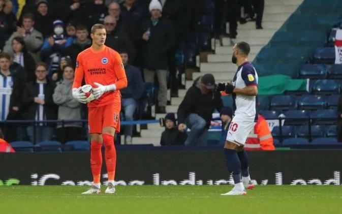 欧冠黑马诞生，小球队领跑全欧，10人欧冠首秀，主帅是国足候选人