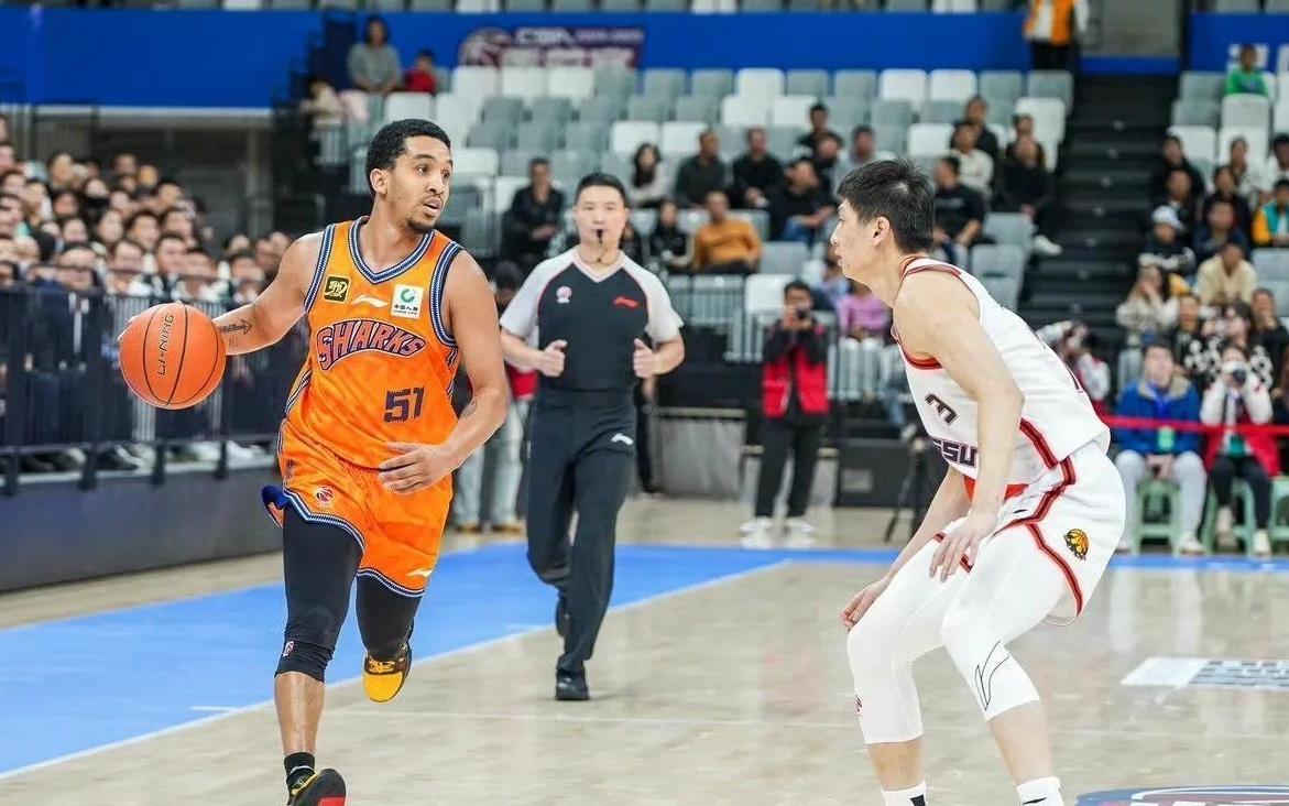 终于找到工作！前广东宏远外援再次来中国打球，遭遇跟腱断裂