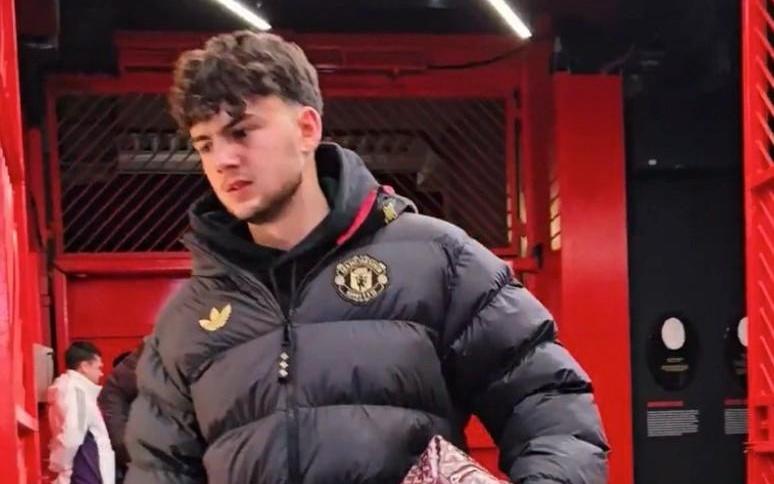 记者：弗雷德里克森将顶替马兹拉维进入曼联本轮比赛名单