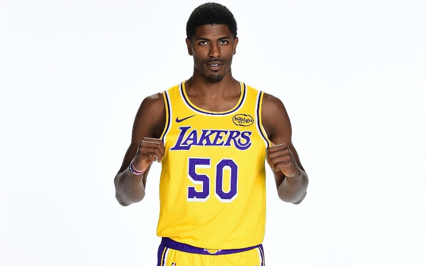 首秀表现不佳！湖人后场新援不再努力一把估计很快就要被裁掉了