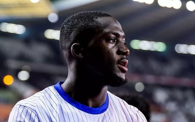 队报：科纳特大腿受伤，接下来会接受伤势评估