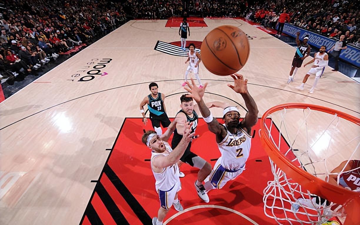 其他人都不防守，湖人锋线大闸再努力也没有办法取得更大的效果