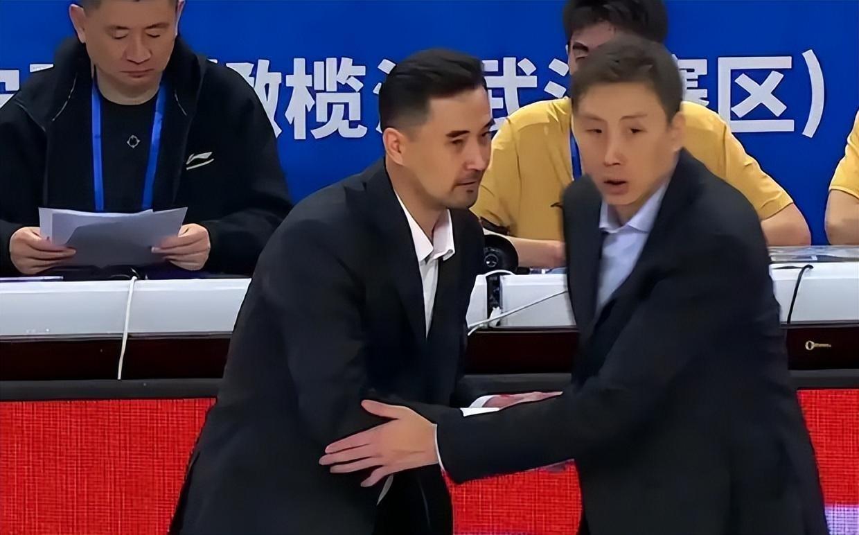 CBA疯狂一夜！广东14分大胜广州，江苏双雄惨败NBL，浙江逆转深圳