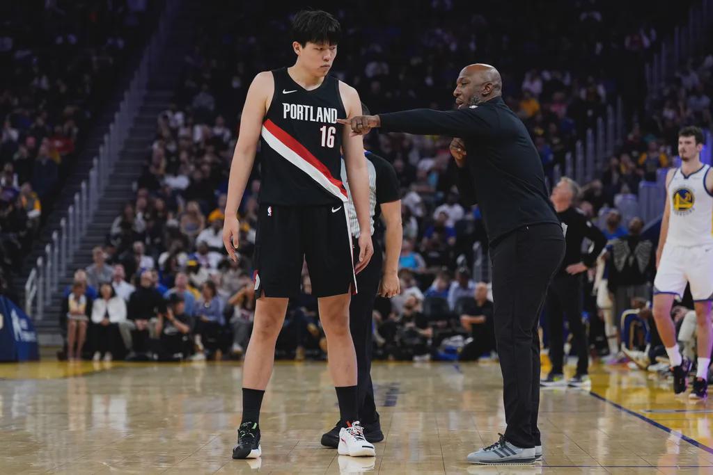 NBA官宣！比卢普斯正式离队！再见了，杨瀚森