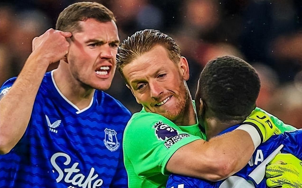 英超戏剧性提升，内讧红牌竟成赢球密码，曼联主场输球症结分析