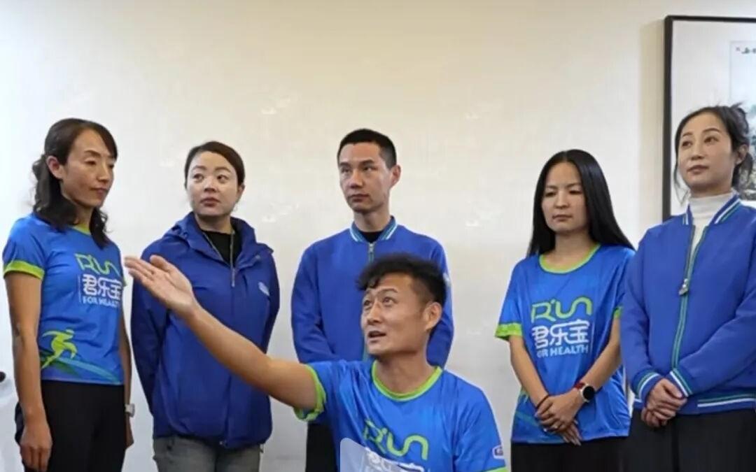 南宁马拉松上这一停，读懂这家乳企30年长跑