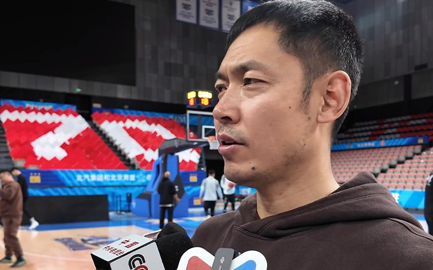 北控备战德比！沈梓捷跟队但缺席，肘子捏脸赵睿，张庆鹏重提学习