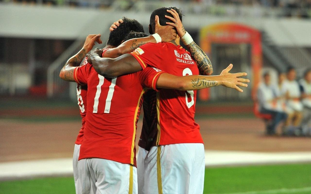 躺赚3亿!前中超天价巨星接近复出,曾坑惨恒大,踢1场净挣2千万