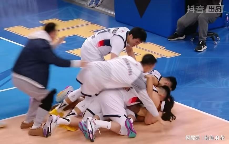 京鲁战揪出最大混子！全场0分+生死时刻2失误，球迷：请你赶快滚