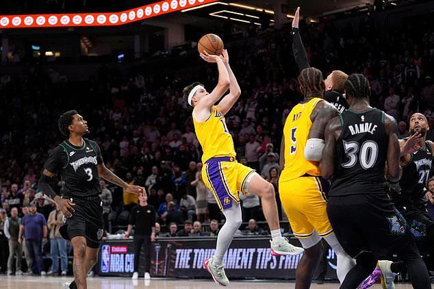 里夫斯压哨抛投绝杀森林狼!湖人残阵靠他再续命,28+16巨星无疑