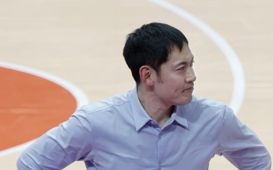 张庆鹏：球队正在从困难期慢慢回暖，队中所有人都没有放弃