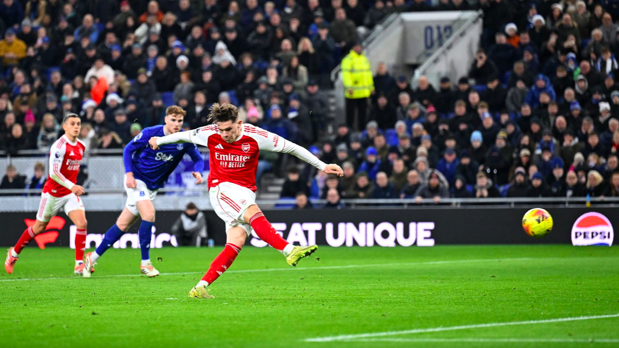 10！队长让点12.9亿豪门3连胜重返榜首英超领头羊4小时两度易主