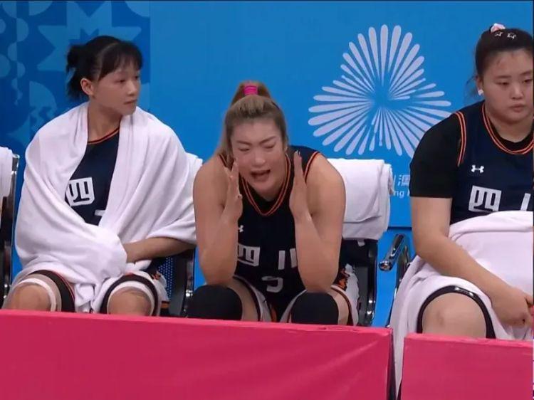 有猫腻全运决赛2分还能拿200万美金年薪，球迷：是诈骗联赛吧