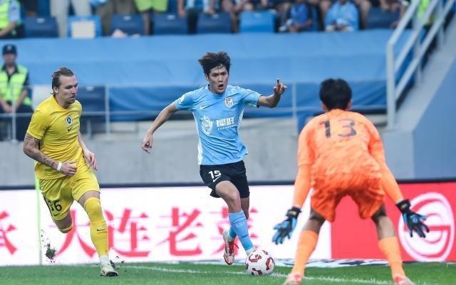 【中超】拉布亚德刘祝润建功英博2比1逆转新鹏城