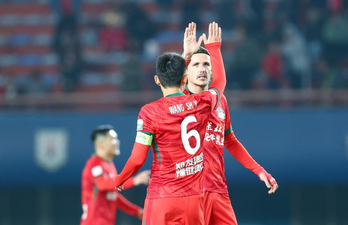 中超垫底队倒下，双外援破门，河南队强势双杀：近6场4胜