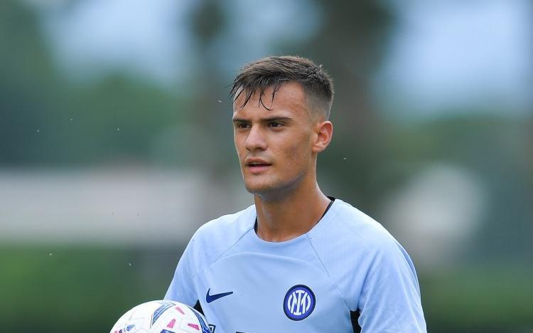 一日意甲动向：国米挖潜新U20妖人射手，魔笛社媒祝贺米兰登顶