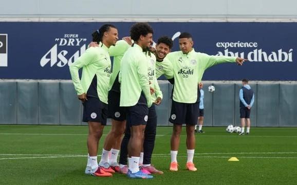 曼城今日开展欧冠前公开训练,胡桑诺夫、罗德里仍然缺席