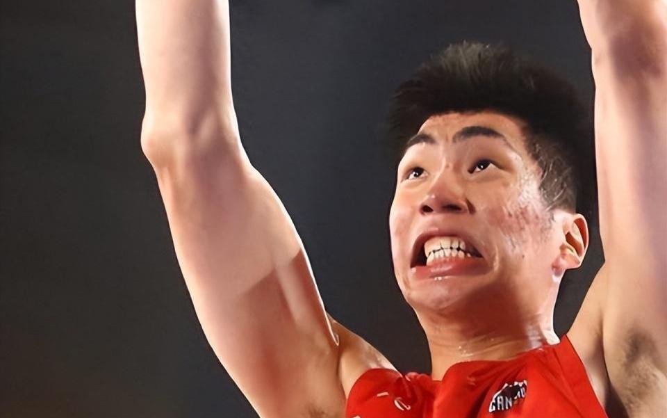 男篮小姚明狂轰9分3板，留洋变扶贫！队友16分钟输23分，真带不动