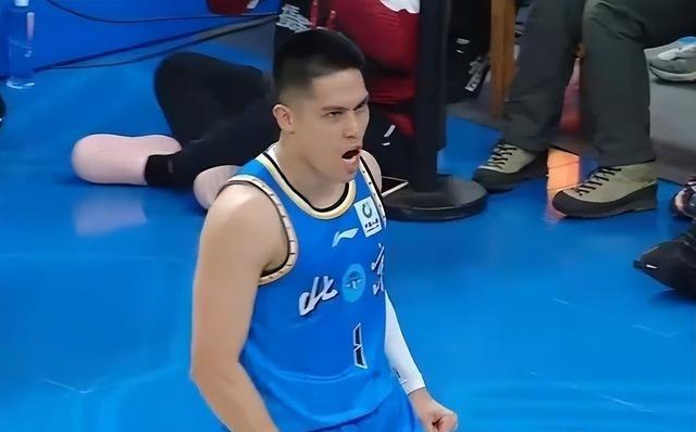 CBA最新排名：北京4连胜冲上第1辽宁险被爆冷，四川创尴尬纪录