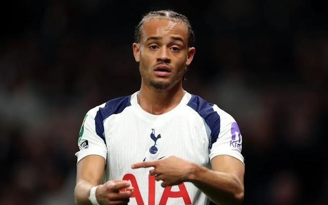 同样22岁来自德甲:西蒙斯和维尔茨一起在英超迷失