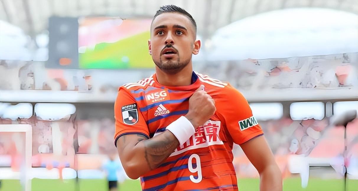 李新翔生日当天离开上港，直接回到老东家亮相发声，受到球迷追捧