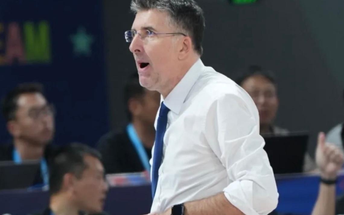 格兰抵新疆采访！强调团队+训练重要性，亲承了解每一个球员！