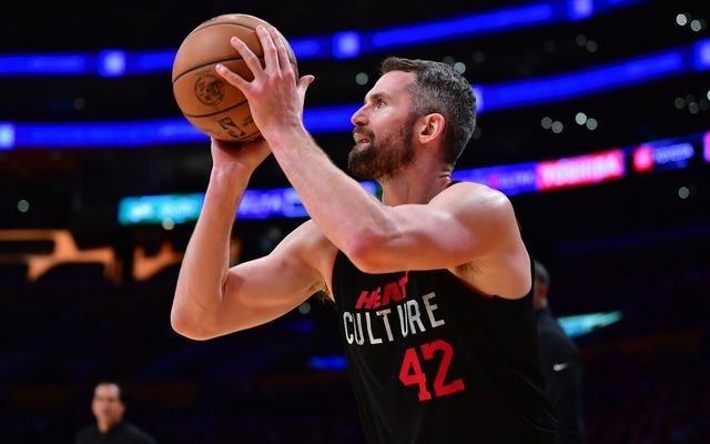 美记：预计凯文乐福将参加爵士训练营双方暂未推进买断谈判