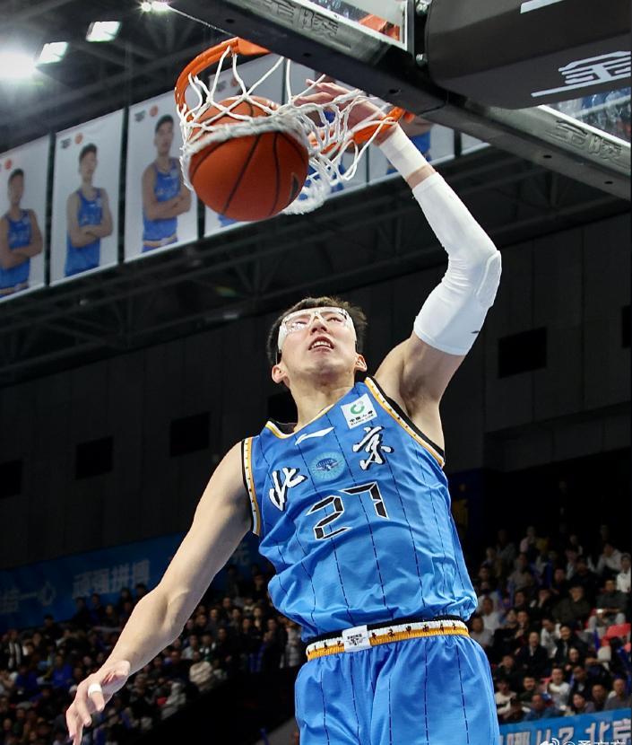 唉！真奇怪，三大顶薪合砍12分，比32岁老将得分少，怪得不4战3负