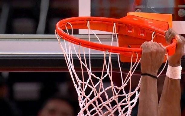 杜兰特笑称：都怪卡斯尔挂筐让篮筐歪了，这都是初中生干的事