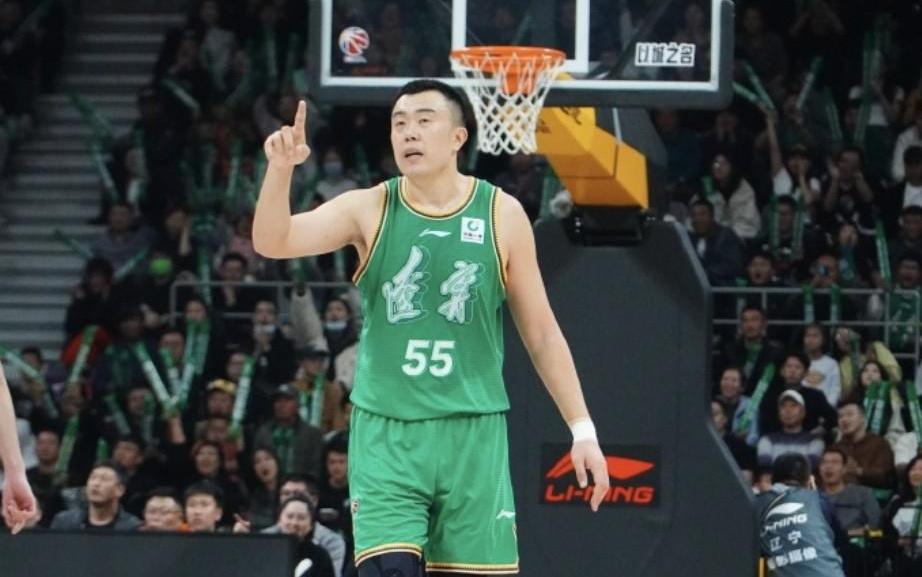 要退役了CBA官方更新辽宁男篮注册信息，韩德君不在其中
