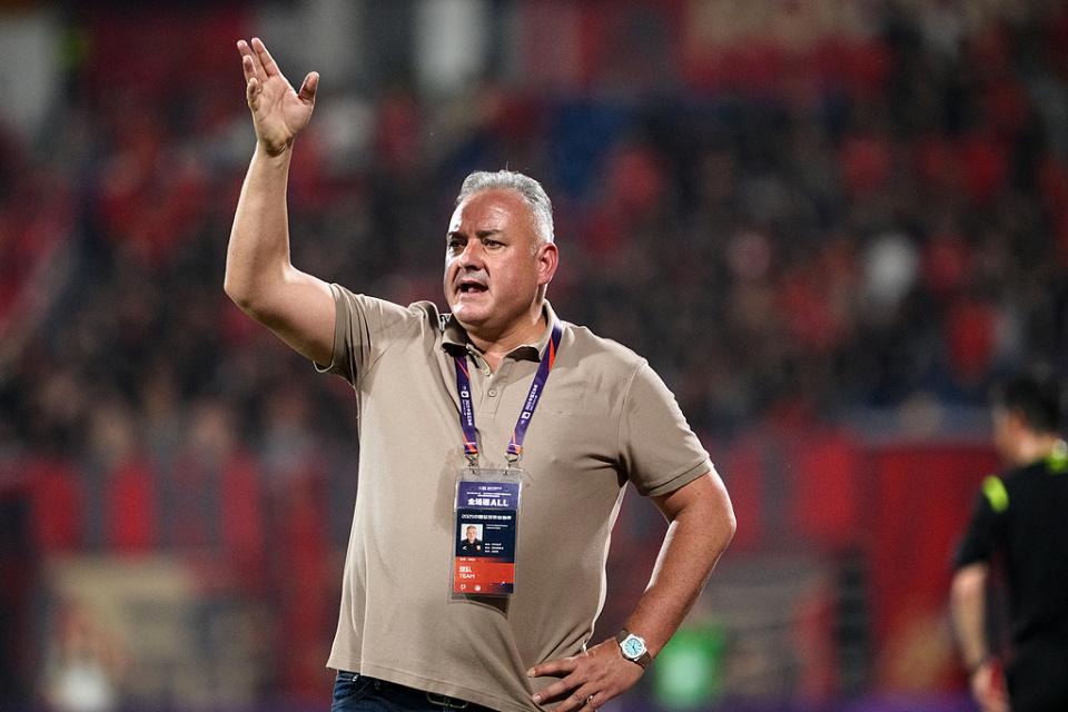 重庆队官宣解雇恒大功勋上任10个月+率队排中甲第2张外龙或接任